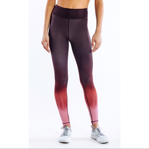 ❌SOLD❌Vie Active Rockwell Cherry Ombré Leggings - Picture 2 of 8
